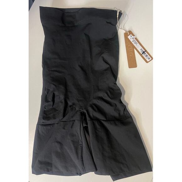 NWT Skims Everyday Sculpt Mid Thigh Short in Medium - Picture 6 of 7